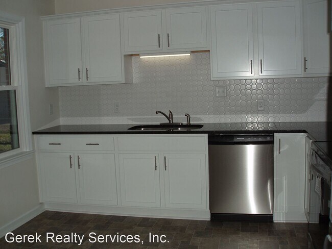 Building Photo - 505 Centerville Turnpike N
