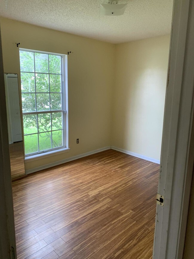Building Photo - 9340 Mill Springs Dr