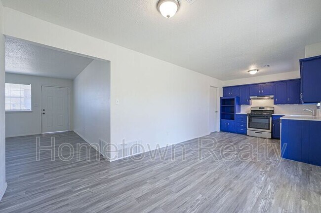 Building Photo - 8920 S Ross Ave