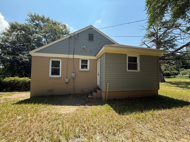 Foto del edificio - Newly Renovated 2 Bed/1 Bath Cottage