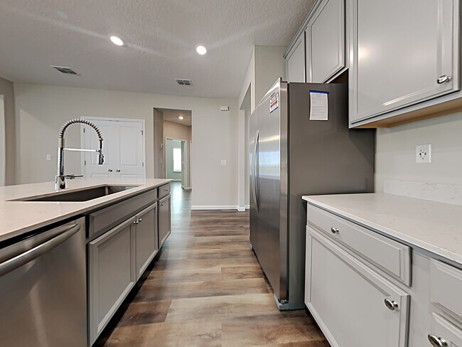 Building Photo - 163 Spruce Point