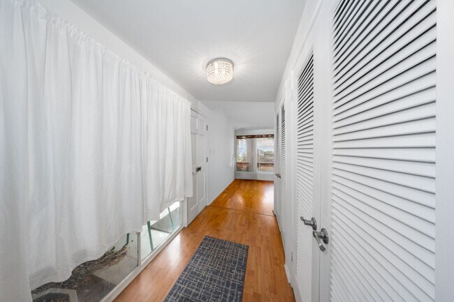 Building Photo - 8357 Elsmore Dr