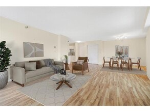 Building Photo - 66 9th St E
