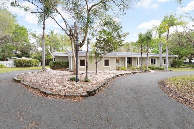 Foto del edificio - 6551 SW 126th St