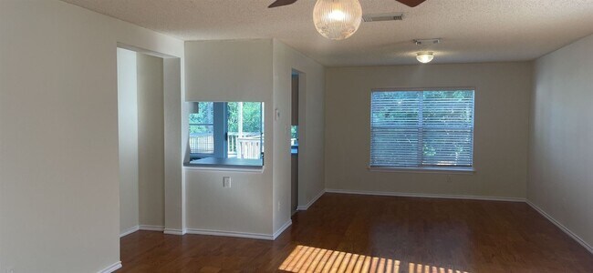 Foto del edificio - 3 br, 2.5 bath House - 8615 Cross Spring