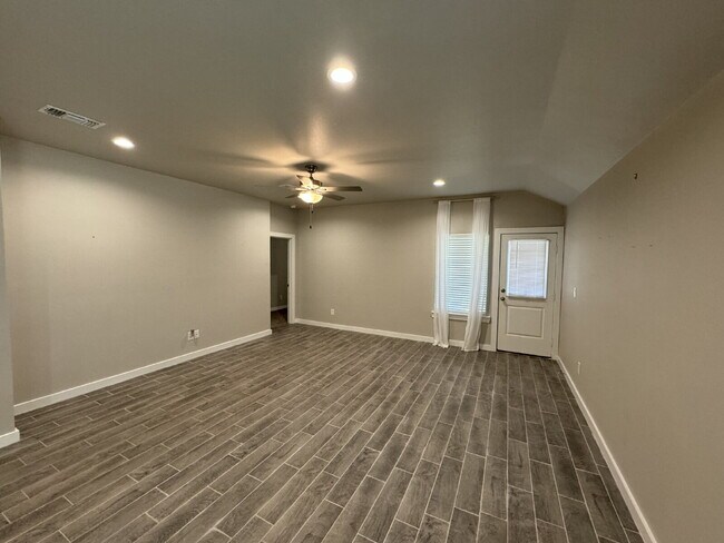 Foto del edificio - Spacious 4-bedroom, 2-bathroom Home!