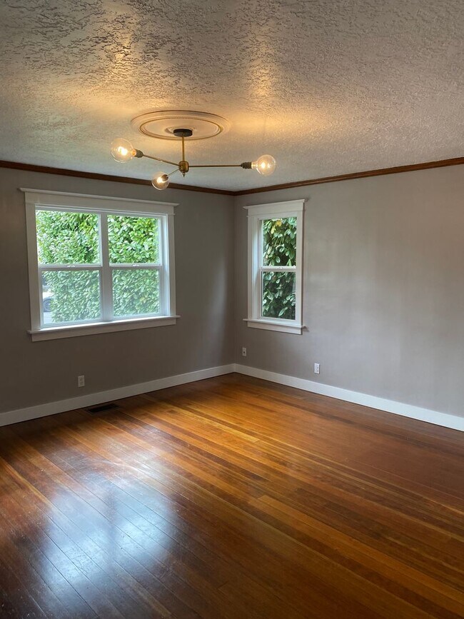 Foto del edificio - Charming 1926 Vintage 2 Bedroom 1 Bathroom...