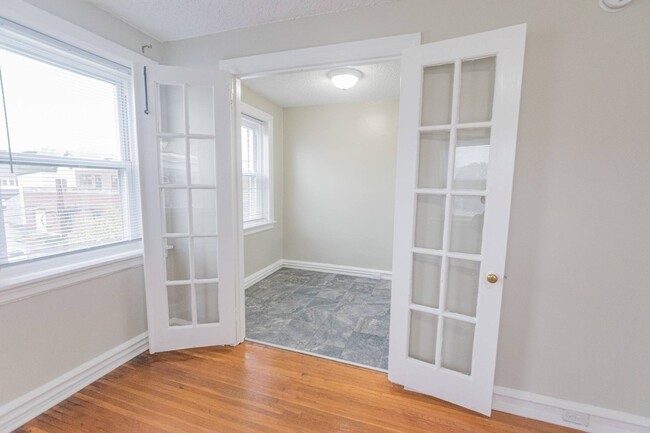 Sample Dining Room - Suburban Court Apartments