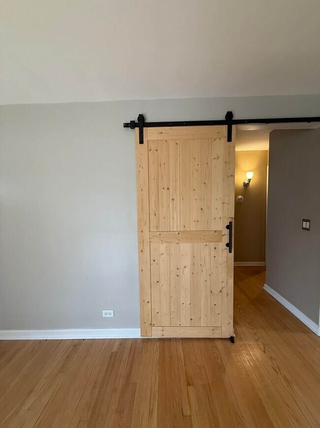 Foto del edificio - 479 N Elm Ave