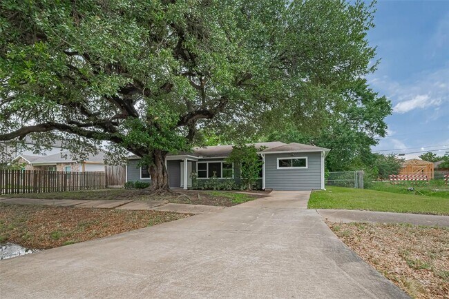 Building Photo - 7702 Darnay Dr
