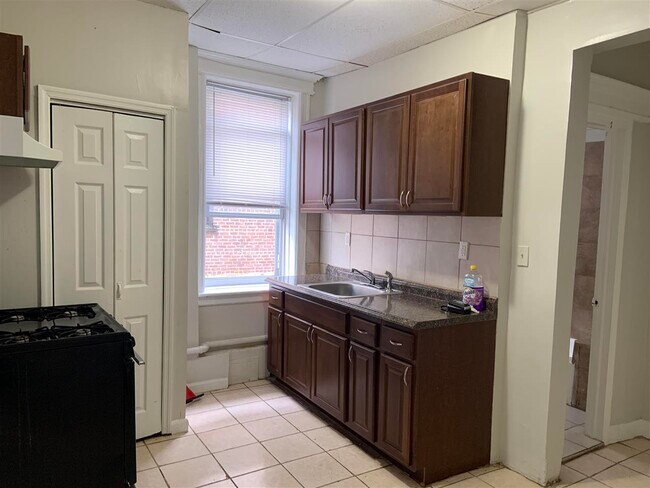 Foto del edificio - 6004 Buchanan Pl