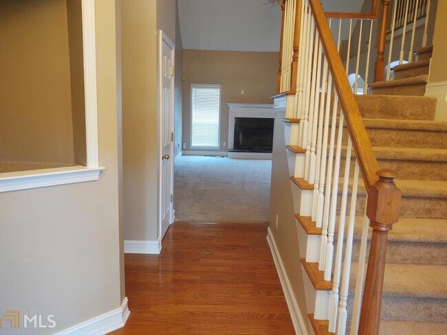 Building Photo - 407 Lancelot Trail