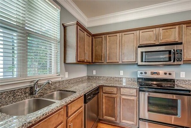 Building Photo - Beautiful Nashville Townhome