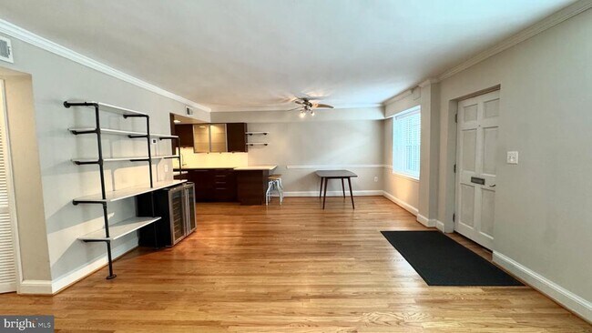 Building Photo - 523 8th St NE