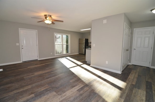 Building Photo - 3620 Bowling Dr