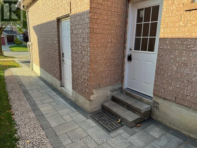 Photo du bâtiment - 6421 Donway Dr