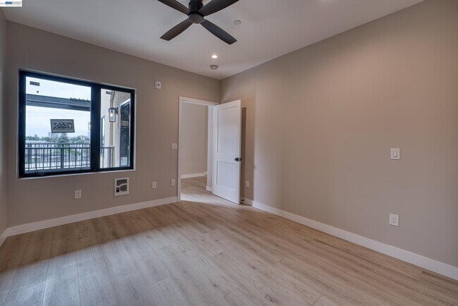 Building Photo - 4202 Telegraph Ave