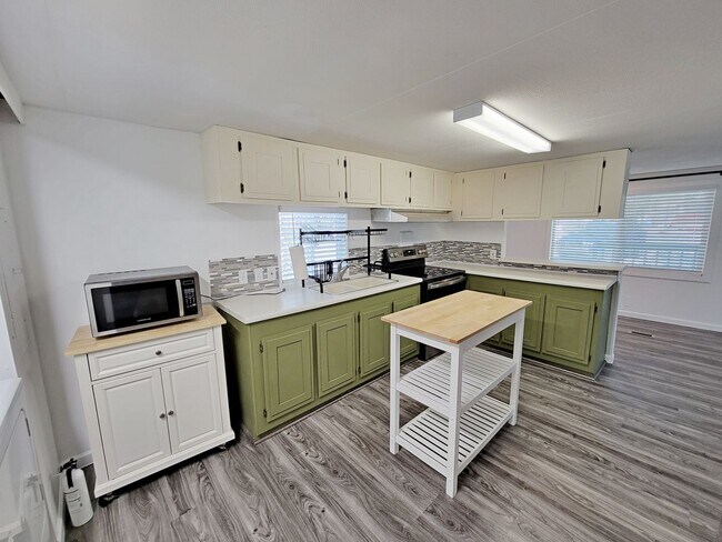 Foto del edificio - 3 Bedroom 2 Bath in Munds Park with AC!