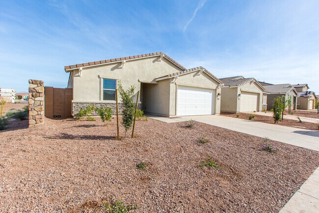 Building Photo - 37145 N. Big Bend Rd. - Immaculate 4 Bed 3...
