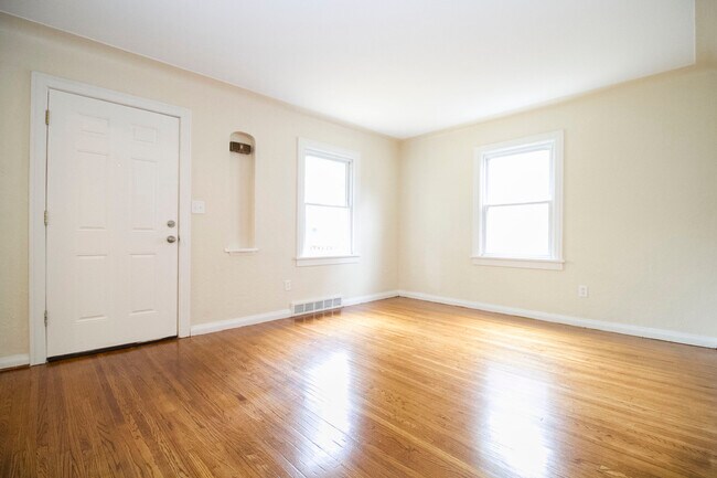 Building Photo - 2016 Balkan Pl