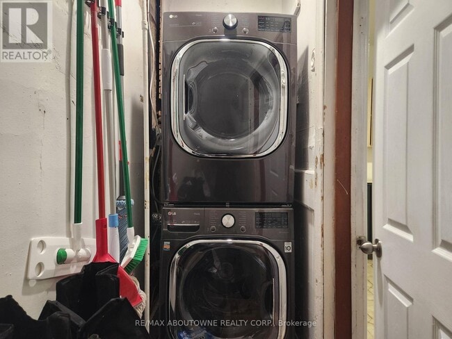 Building Photo - 72 William St