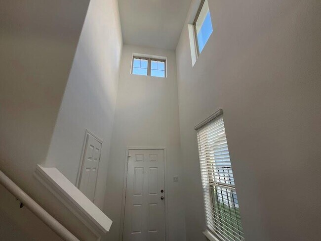 Building Photo - 337 Redonda Dr