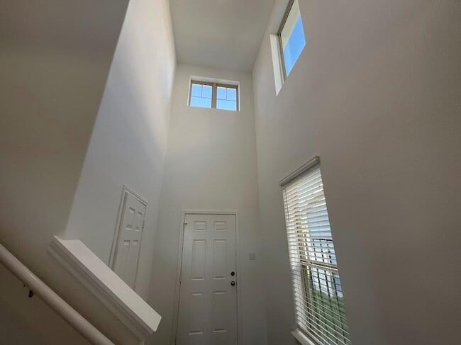 Foto del edificio - 337 Redonda Dr