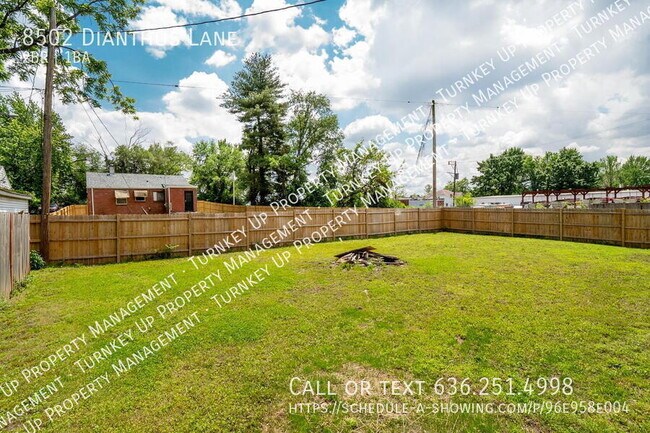Foto del edificio - 8502 Dianthus Ln