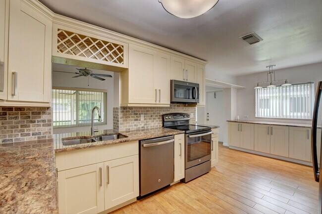 Building Photo - 6347 Country Wood Way