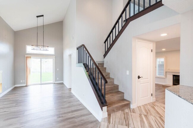 Foto del edificio - 4744 Golden Ridge Dr