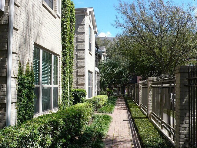 Building Photo - 2700 Revere St