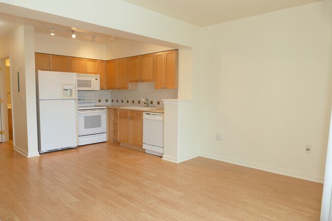 Building Photo - Ballard Studio Condo with Pool and Gym Onsite