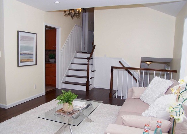 Foto del edificio - 63 Howell Dr