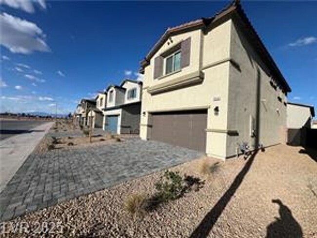 Building Photo - Never-lived-in contemporary single-family ...