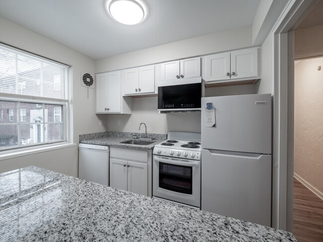 Building Photo - The Courtyards at Sewickley - South