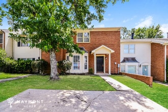 Building Photo - 1205 Hillsboro Ln