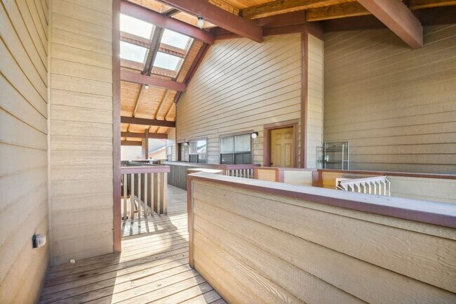 Foto del edificio - 8760 Corona St