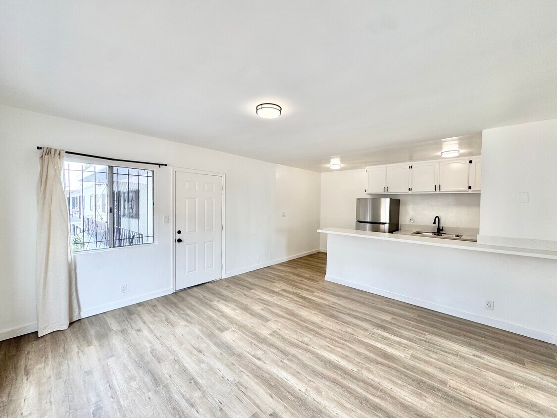 Foto principal - 716 W 81st St