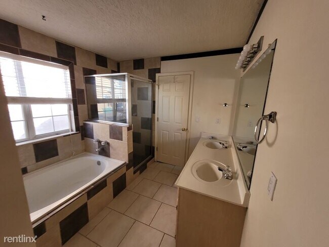 Foto del edificio - 3 br, 2 bath House - 1270 Snowflake Court ...