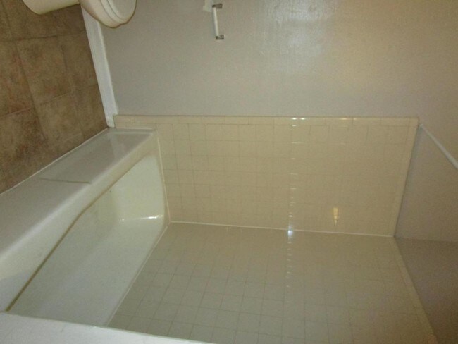 Building Photo - 6723 SW Chaucer Dr