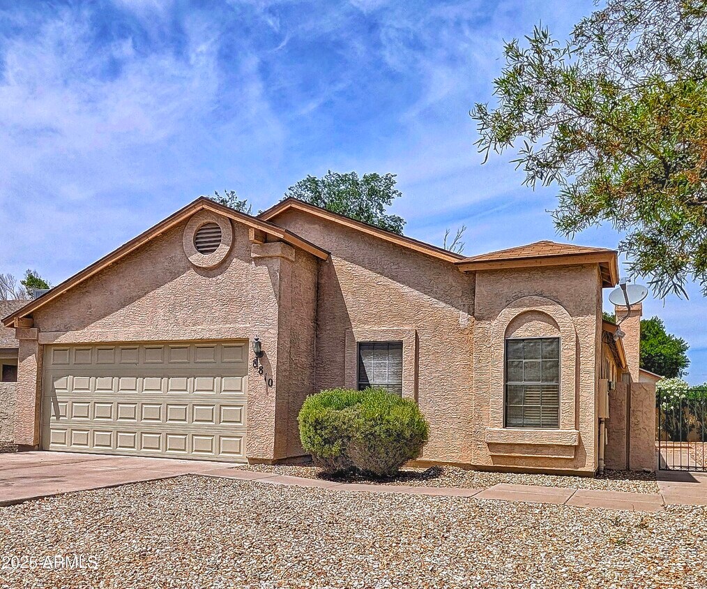 Foto principal - 8810 W St John Rd