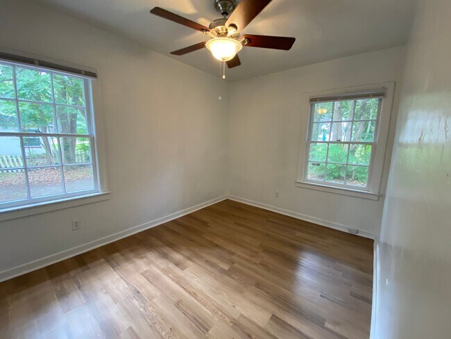 Foto del edificio - Comfortable 3BR Home Minutes from UF and Midtown