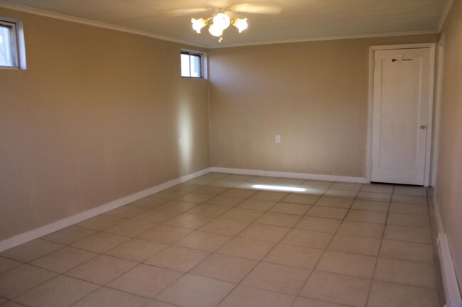 living room - 1203 E Rio Grande St