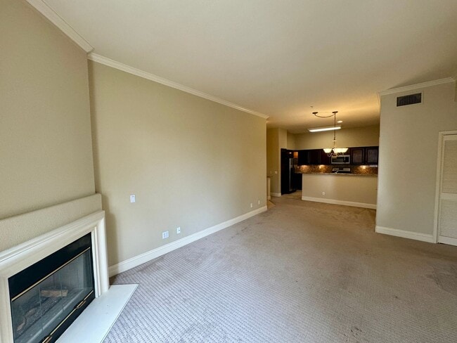 Building Photo - Beautiful 2B/2BA Condo w/ A/C, Washer/Drye...