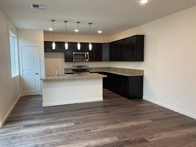 Foto del edificio - New Townhome at Falcon Ridge in North Reno