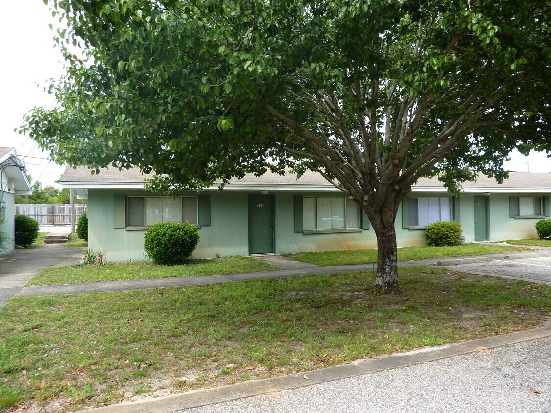 587 Florosa Ct, Mary Esther, FL 32569 Room for Rent in Mary Esther