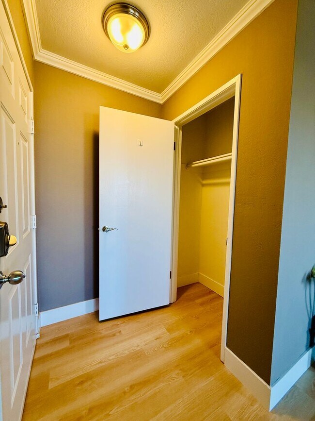 Building Photo - Charming 1-Bedroom Condo in the Heart of S...