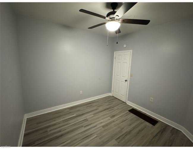 Foto del edificio - 1 br, 1 bath Triplex - 2005 Sherman Avenue A