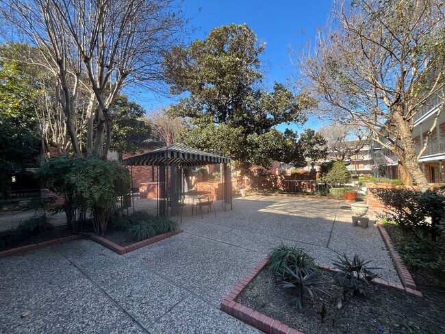 Building Photo - 8401 N. New Braunfels #146, San Antonio, T...