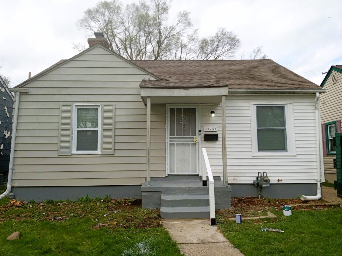 Primary Photo - 19743 McCormick St